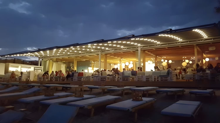 Pergola s premičnim platnom v Splitu photo